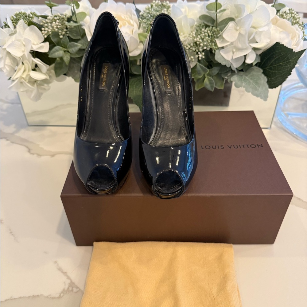 AUTHENTIC LV Louis Vuitton Black Heels with Gold Lock Detail - Picture 13 of 17